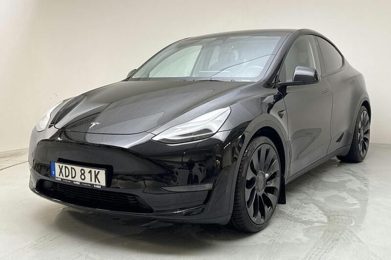 Svart Begagnad 2022 Tesla Model Y SUV | 390 000 kr (Superpris) - Bild 1/4