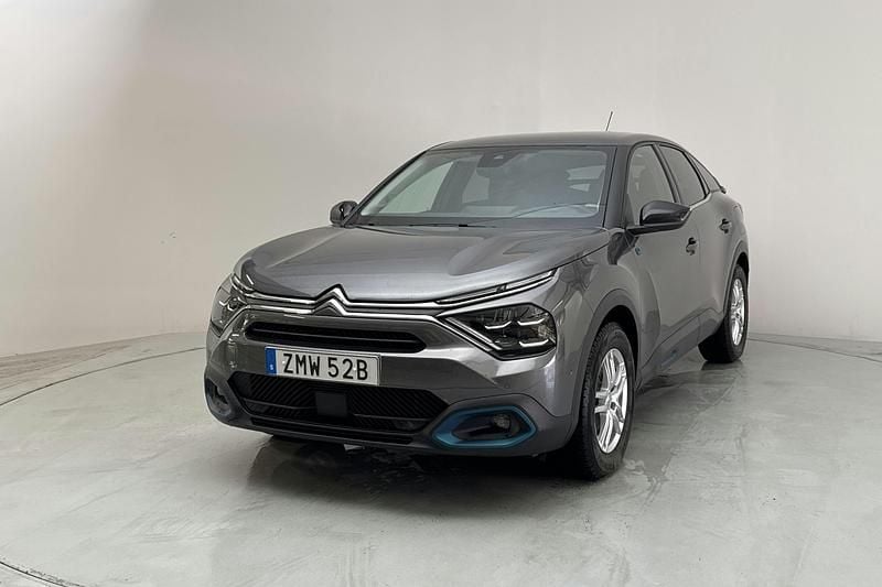 Grå Begagnad 2022 Citroën e-C4 Shine | 170 000 kr (Marknadspris) - Bild 1/4
