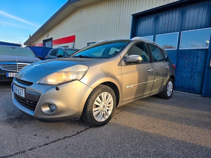 Ljusbrun Begagnad 2010 Renault Clio GrandTour Kombi | 54 000 kr (Marknadspris) - Bild 1/4