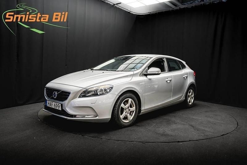 Silver Begagnad 2014 Volvo V40 Kombi | 119 700 kr (Bra pris) - Bild 1/3
