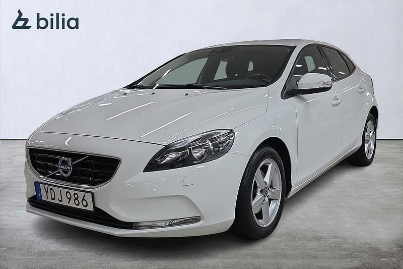 Vit Begagnad 2016 Volvo V40 Kinetic Kombi | 149 000 kr (Bra pris) - Bild 1/3