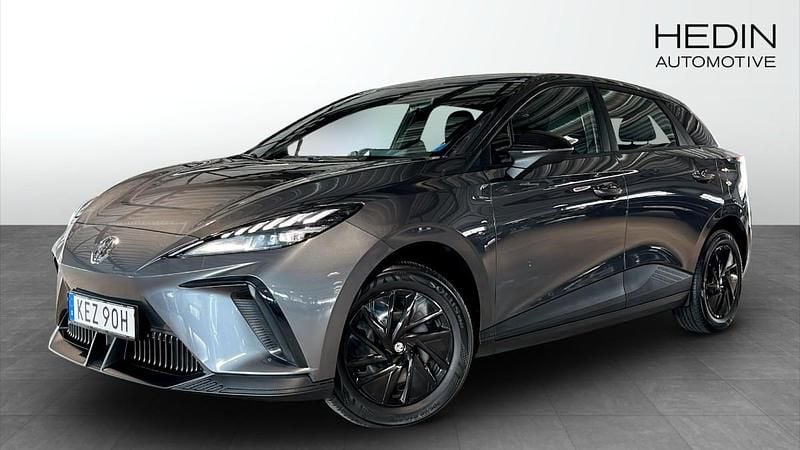 Grå (grey) Begagnad 2023 MG MG4 EV Halvkombi | 259 900 kr - Bild 1/4