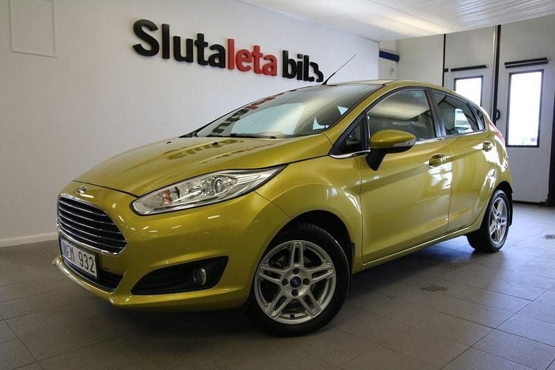 Gul Begagnad 2012 Ford Fiesta Titanium Halvkombi | 69 900 kr (Lite dyr) - Bild 1/4