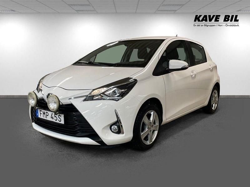 Vit Begagnad 2020 Toyota Yaris Active Halvkombi | 159 900 kr (Bra pris) - Bild 1/4