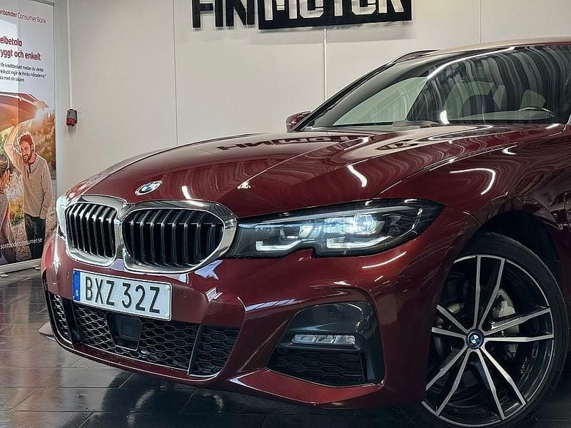 Begagnad BMW 330e M Sport 184 HK (135 kW) 2021 Röd Kombi