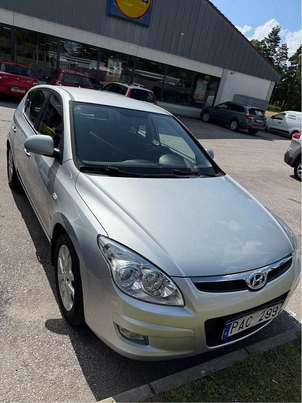 Silver Begagnad 2008 Hyundai i30 Halvkombi | 64 000 kr (Marknadspris) - Bild 1/3