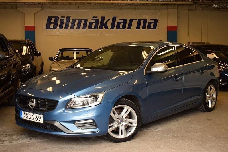 Blå Begagnad 2013 Volvo S60 R-Design Sedan | 139 000 kr (Lite dyr) - Bild 1/4