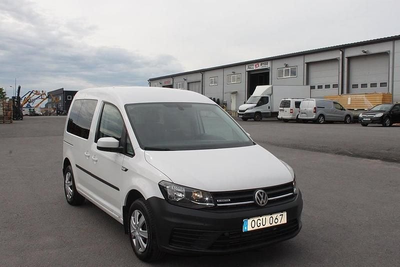 Vit Begagnad 2017 VW Caddy Minibuss | 125 000 kr (Lite dyr) - Bild 1/4