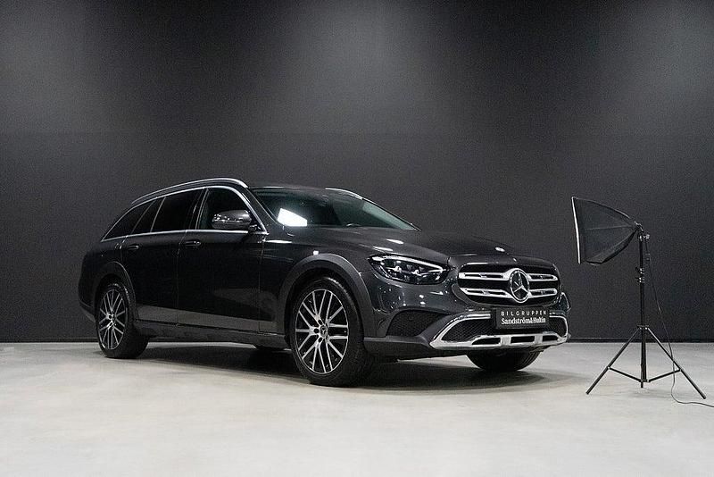 Grafitgrå metallic Begagnad 2023 Mercedes E220 Kombi | 519 000 kr (Lite dyr) - Bild 1/4