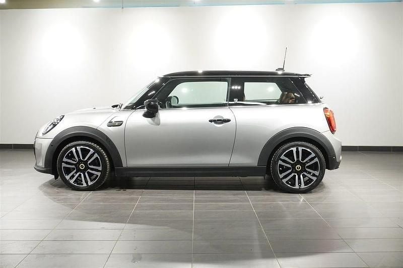 Begagnad Mini Cooper 135 kW (184 HK) 2024 Melting silver iii Halvkombi