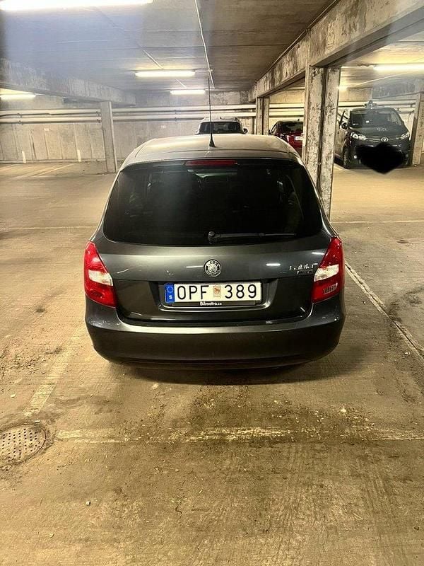 Grå Begagnad 2009 Skoda Fabia Kombi | 35 000 kr (Bra pris) - Bild 1/4