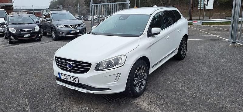 Vit Begagnad 2014 Volvo XC60 Summum SUV | 129 900 kr (Marknadspris) - Bild 1/4