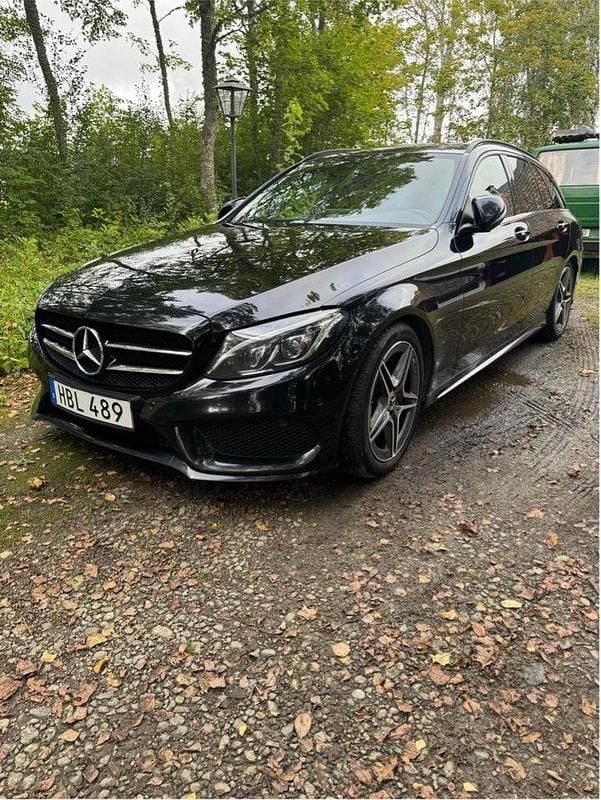 Svart Begagnad 2017 Mercedes C220 AMG line Kombi | 190 000 kr (Marknadspris) - Bild 1/4