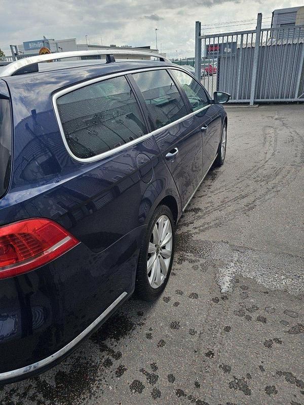 Blå Begagnad 2011 VW Passat Kombi | 52 000 kr (Marknadspris) - Bild 1/4