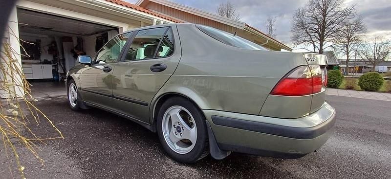 Mossgrön Begagnad 1999 Saab 9-5 Sedan | 50 000 kr - Bild 1/4