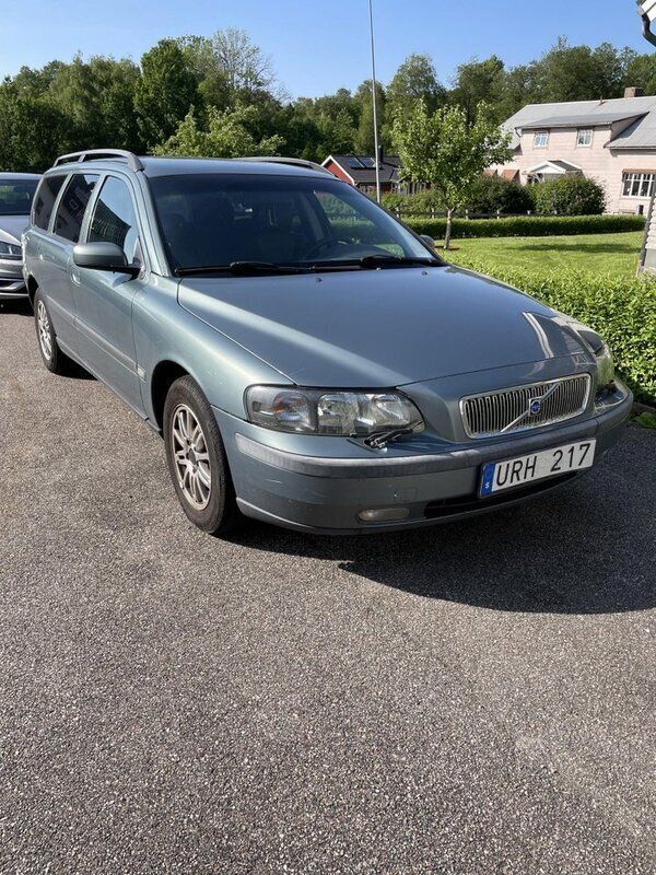 Grön Begagnad 2004 Volvo V70 Business Edition Kombi | 12 000 kr (Marknadspris) - Bild 1/4
