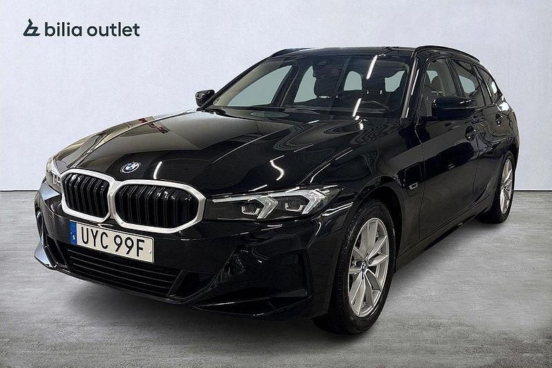 Svart Begagnad 2023 BMW 330e Kombi | 369 000 kr (Marknadspris) - Bild 1/4