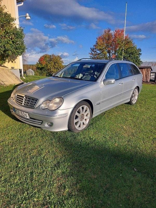 Silver Begagnad 2006 Mercedes C350 Elegance Kombi | 35 000 kr - Bild 1/4