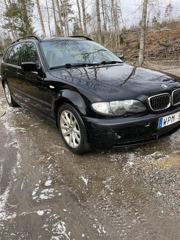 Svart Begagnad 2005 BMW 320 Kombi | 30 000 kr (Bra pris) - Bild 1/2