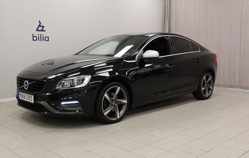 Svart Begagnad 2015 Volvo S60 R-Design Sedan | 229 500 kr (Dyr) - Bild 1/3