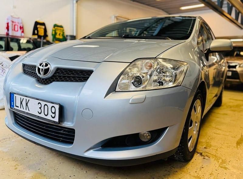 Begagnad Toyota Auris 124 HK (91 kW) 2008 Ljusblå Halvkombi