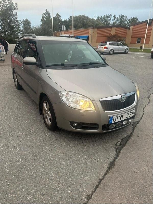 Brun Begagnad 2008 Skoda Fabia Kombi | 38 000 kr (Bra pris) - Bild 1/4