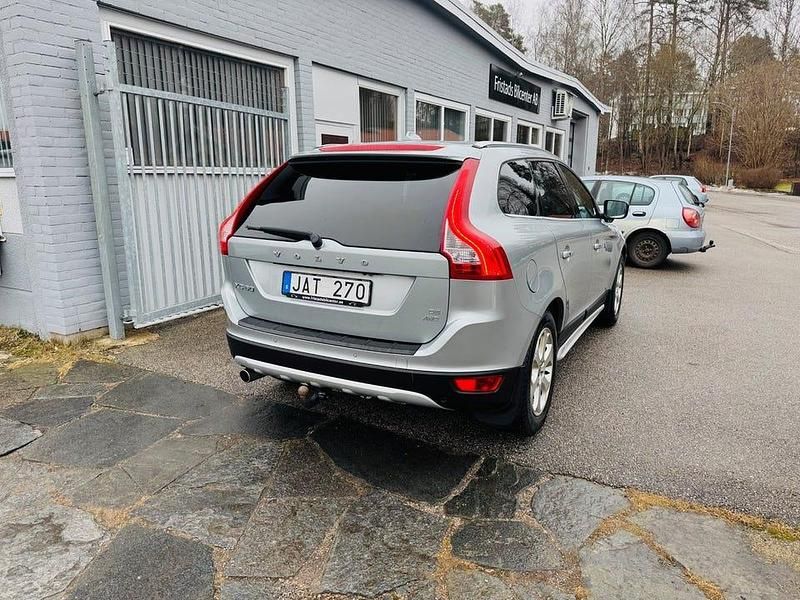Begagnad Volvo XC60 Summum 205 HK (150 kW) 2009 Silver SUV
