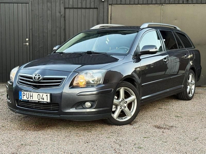 Grå Begagnad 2007 Toyota Avensis Kombi | 29 900 kr (Marknadspris) - Bild 1/4