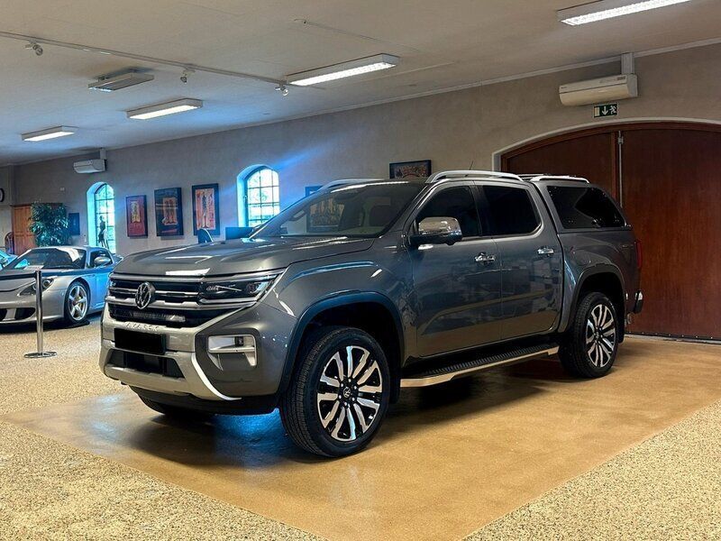Grå Ny 2025 VW Amarok Aventura Pickup | 873 624 kr (Marknadspris) - Bild 1/4