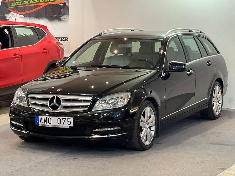 Svart Begagnad 2010 Mercedes C180 Avantgarde Kombi | 109 900 kr (Marknadspris) - Bild 1/4