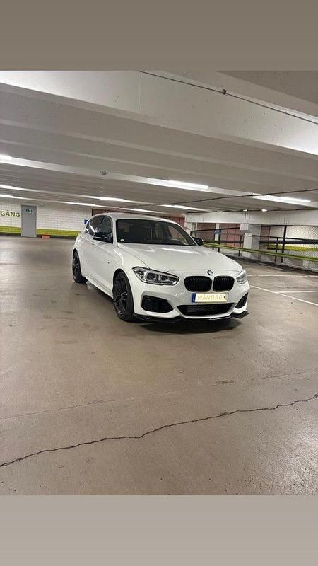 Begagnad 2016 BMW 135 Halvkombi | 275 000 kr - Bild 1/4