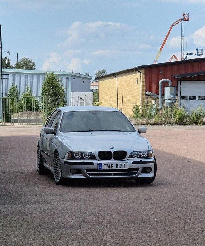 Grå Begagnad 2003 BMW 525 M Sport Sedan | 69 000 kr (Lite dyr) - Bild 1/4