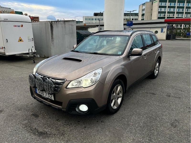 Brun Begagnad 2014 Subaru Outback SUV | 129 000 kr (Marknadspris) - Bild 1/4