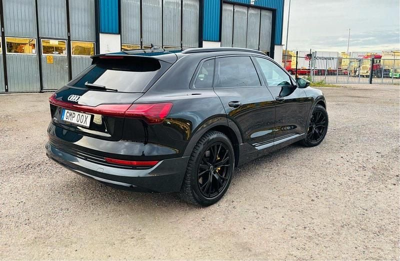 Begagnad Audi e-tron Proline 230 kW (313 HK) 2020 Svart SUV