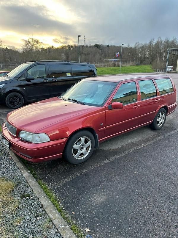 Begagnad 1999 Volvo V70 Kombi | 28 000 kr (Bra pris) - Bild 1/4