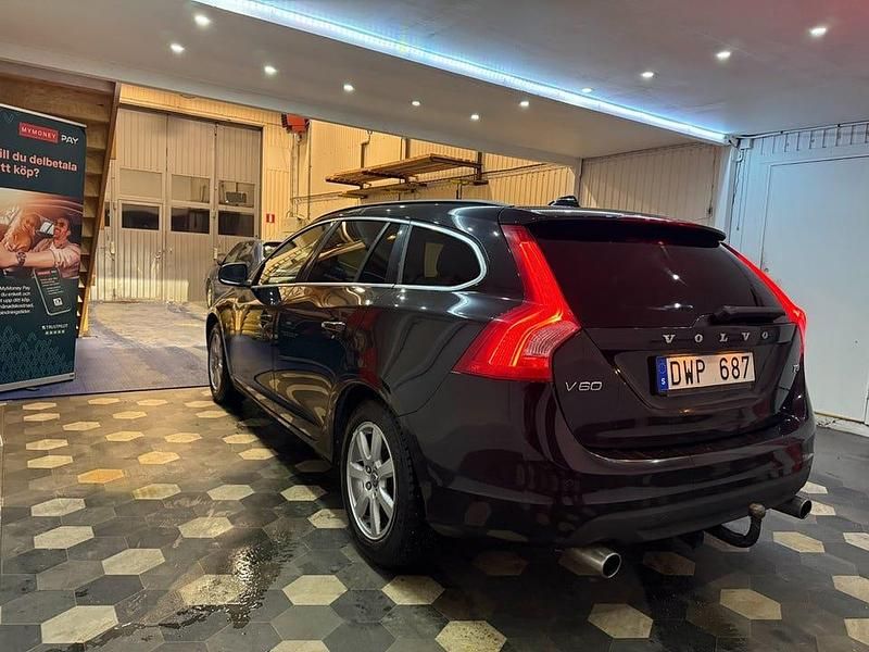 Begagnad Volvo V60 Momentum 150 HK (110 kW) 2011 Svart Kombi