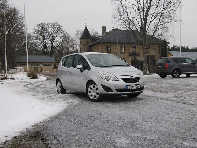 Grå Begagnad 2011 Opel Meriva Enjoy Minibuss | 46 000 kr (Bra pris) - Bild 1/4