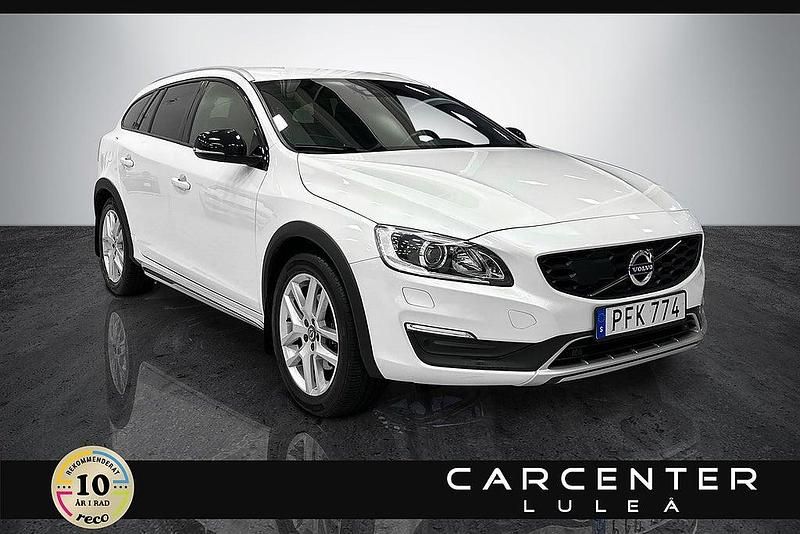 Vit Begagnad 2017 Volvo V60 CC Summum Kombi | 224 900 kr (Bra pris) - Bild 1/4