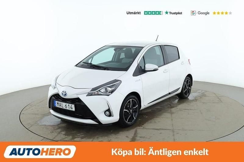 Vit Begagnad 2017 Toyota Yaris Hybrid Style Sedan | 110 000 kr (Bra pris) - Bild 1/4
