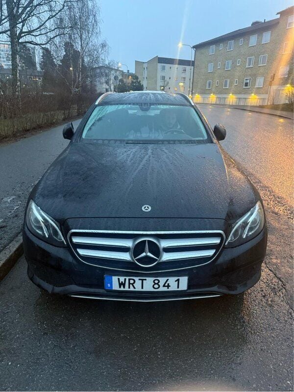 Svart Begagnad 2018 Mercedes E200 Avantgarde Kombi | 135 000 kr - Bild 1/4