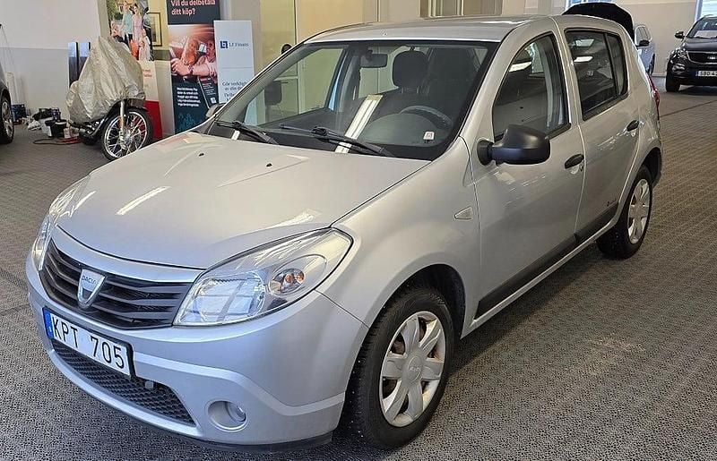 Begagnad Dacia Sandero 87 HK (63 kW) 2010 Silver Halvkombi