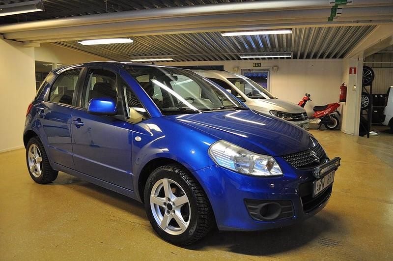 Blå Begagnad 2010 Suzuki SX4 Kombi | 49 000 kr (Marknadspris) - Bild 1/4