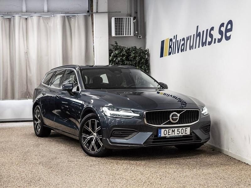 Deminblåmetallic Begagnad 2023 Volvo V60 Kombi | 329 000 kr (Marknadspris) - Bild 1/4