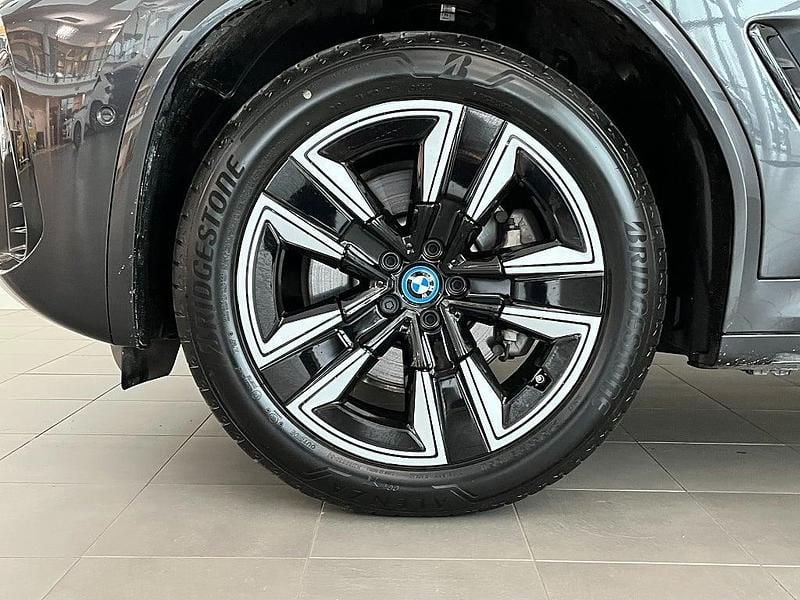 Begagnad BMW iX3 M Sport 210 kW (286 HK) 2024 Sophistogrå metallic SUV