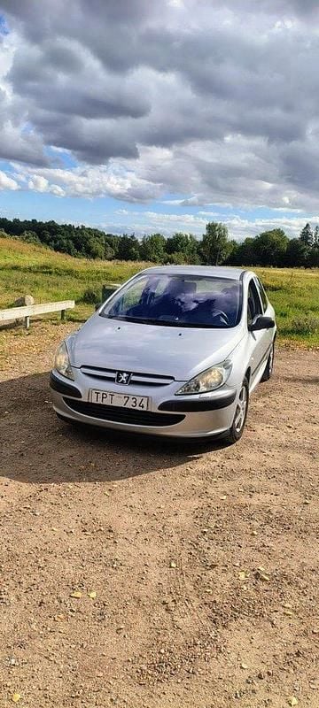 Grå Begagnad 2003 Peugeot 307 Halvkombi | 14 500 kr (Bra pris) - Bild 1/4