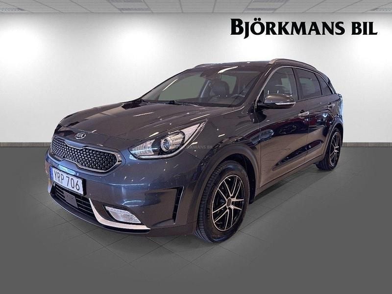 Grå Begagnad 2018 Kia Niro 2 SUV | 199 000 kr (Marknadspris) - Bild 1/4