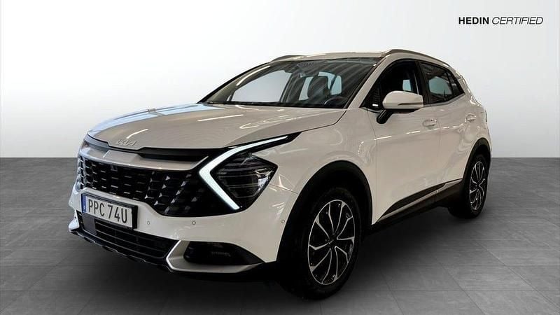 Vit Begagnad 2022 Kia Sportage Advance SUV | 309 900 kr (Marknadspris) - Bild 1/4