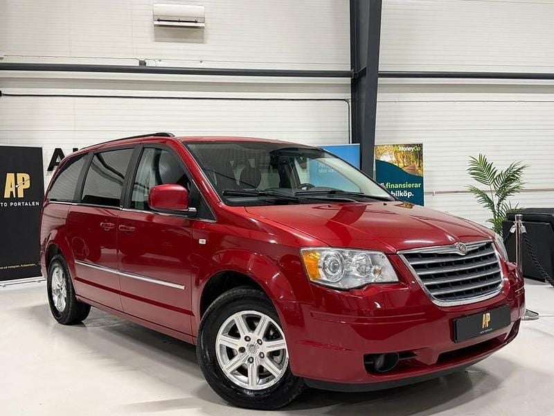 Begagnad Chrysler Grand Voyager 163 HK (119 kW) 2008 Röd Minibuss
