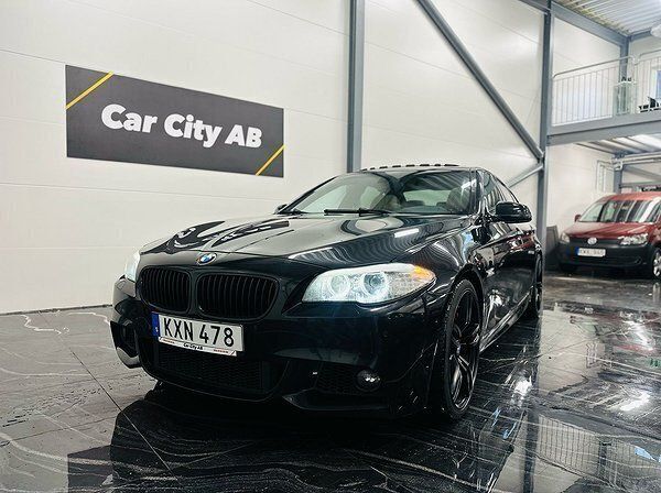 Svart Begagnad 2010 BMW 535 M Sport Sedan | 144 900 kr (Marknadspris) - Bild 1/4