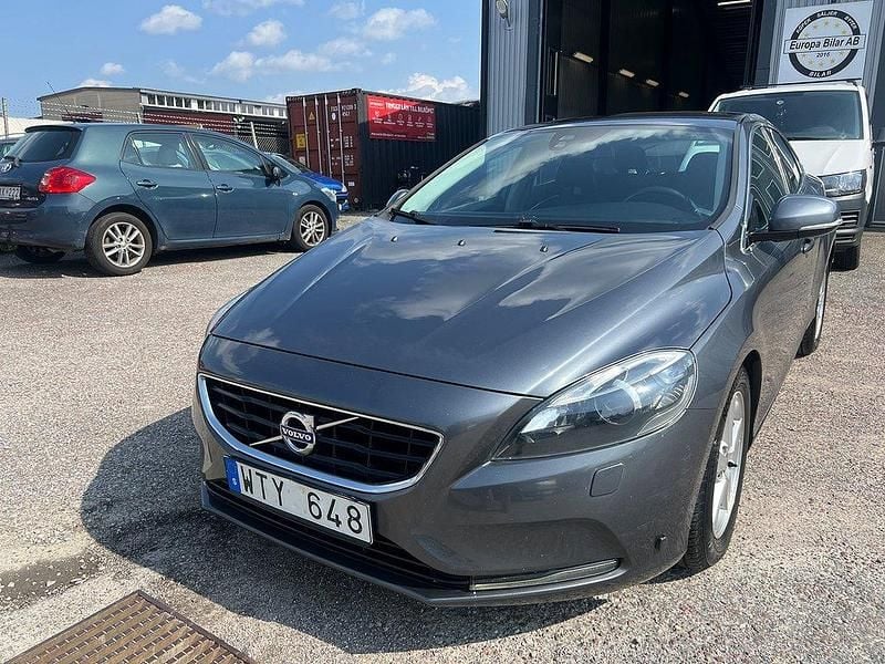 Grå Begagnad 2012 Volvo V40 Momentum Kombi | 79 800 kr (Bra pris) - Bild 1/4